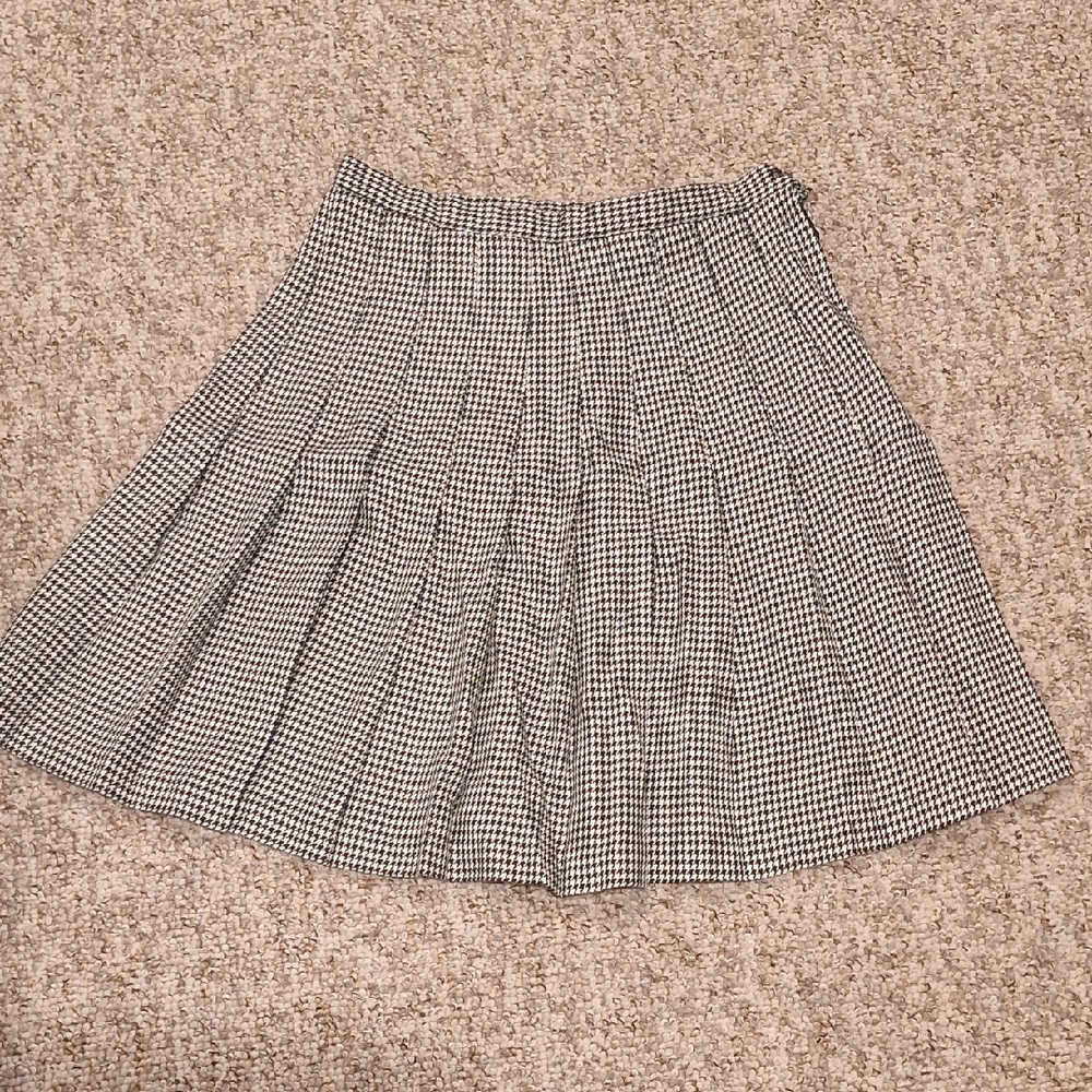 Briggs New York Black and White Houndstooth Mini Pleated Skirt